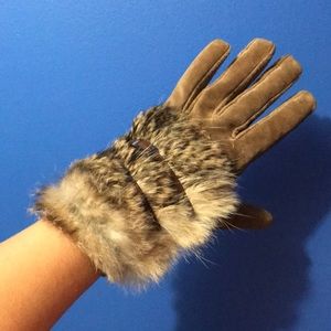 Leather gloves with fur